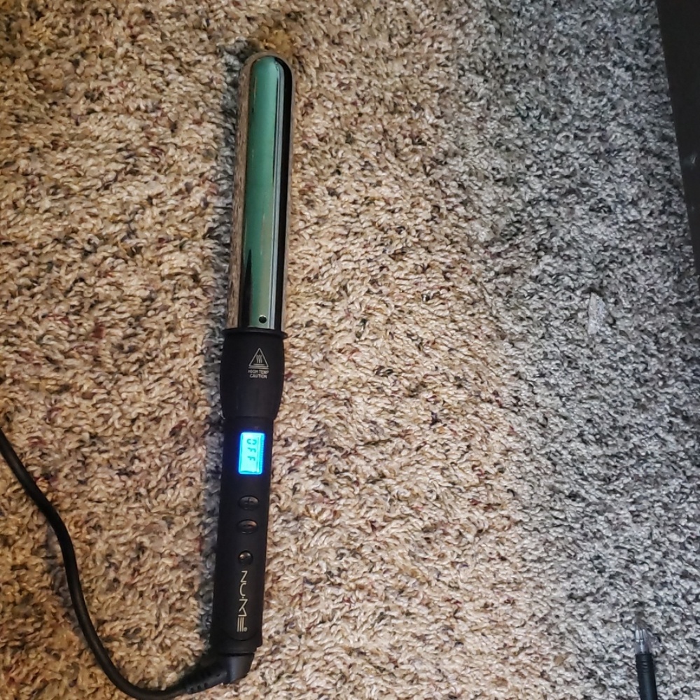 Nume curling iron 1 1/4"